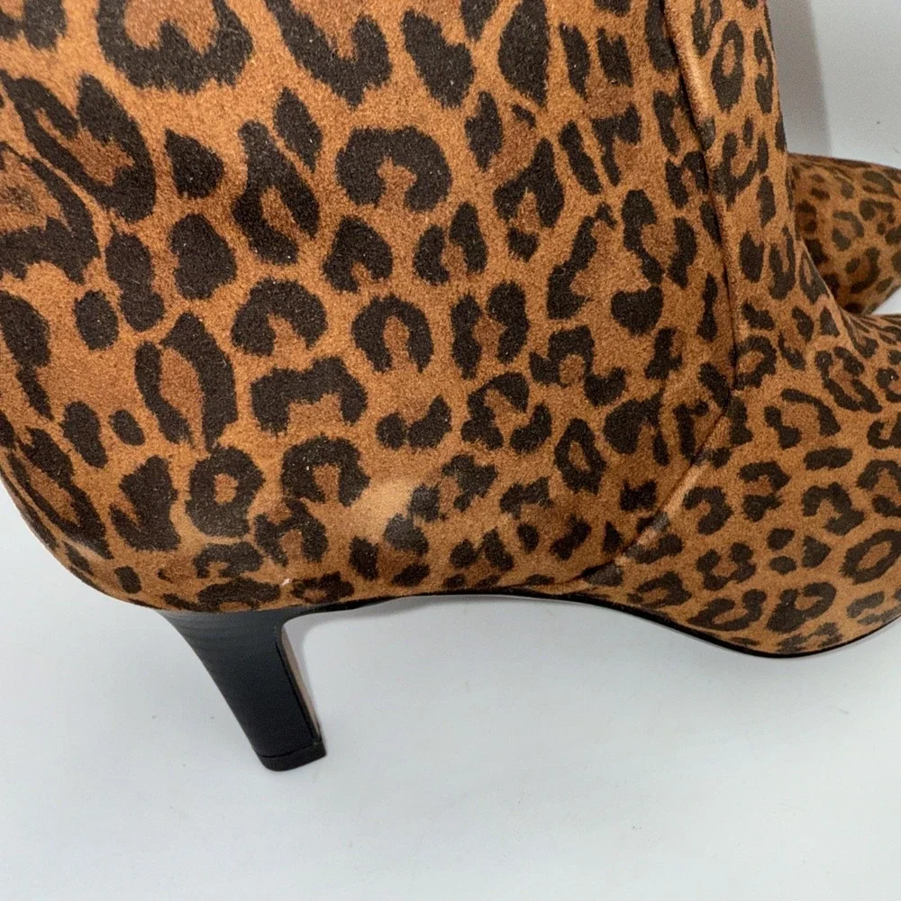 LADIES CLARKS POINTED HEELED ZIP LEOPARD PRINT SUEDE ANKLE BOOTS ILLEANA PETAL - Picture 3 of 11